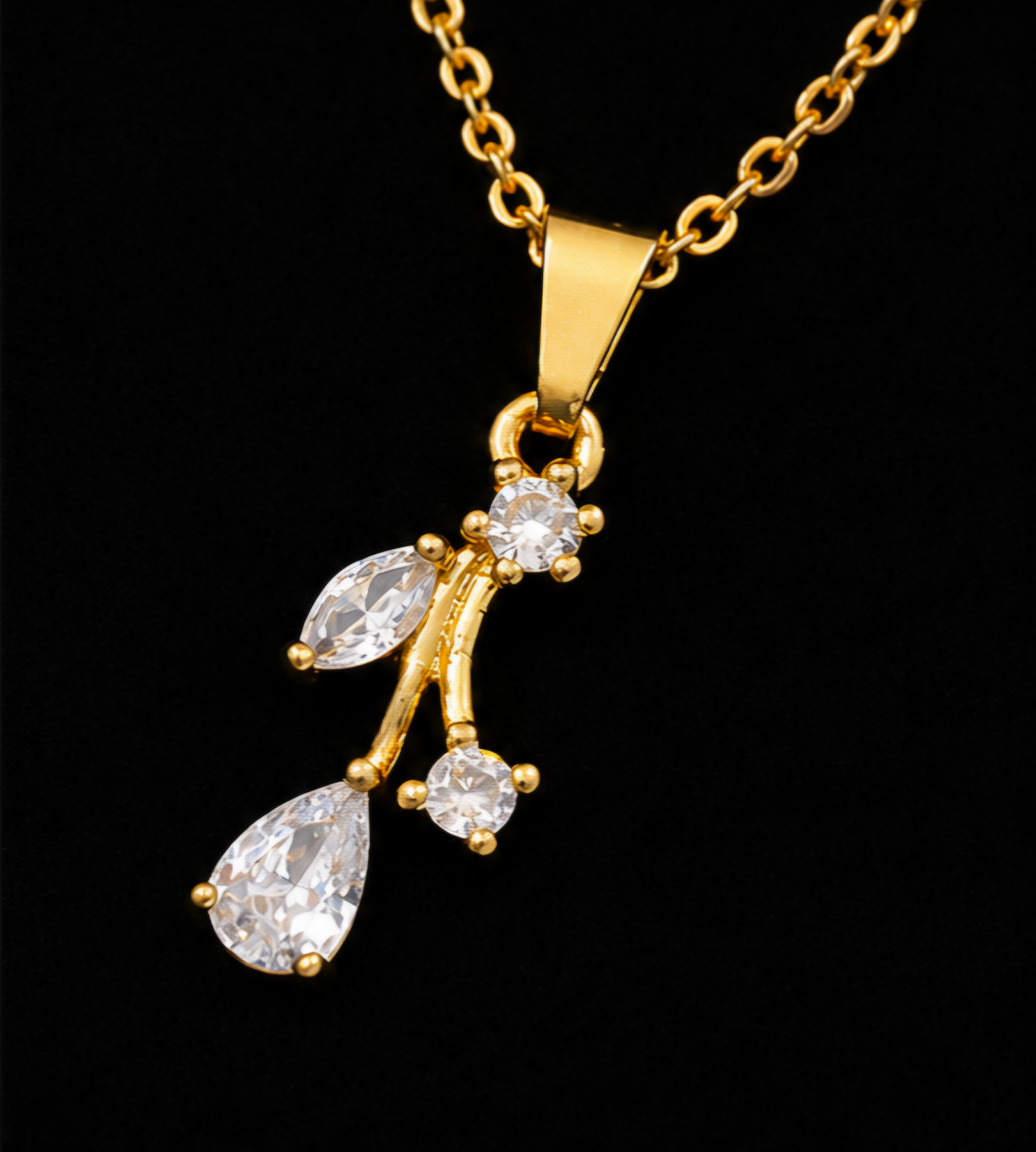 Elegant Gold-Plated Crystal Drop Pendant Necklace for Women | Korean Style Minimal Chain Necklace
